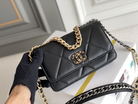 Lambskin Gold Preloved Branded Bag Chanel 19 Flap Bag Mini OEM