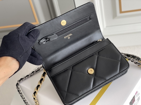 Lambskin Gold Preloved Branded Bag Chanel 19 Flap Bag Mini OEM