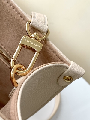 Cream Saffron Giant Monogram OnTheGo MM Louis Vuitton Messenger Bag For IPad Mini
