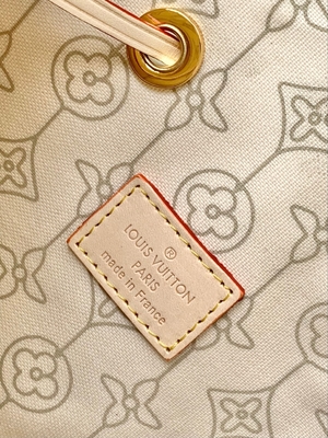 White Pink Damier Azur Canvas LV Branded Messenger Bag NéONoé MM Bucket Bag