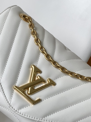 LV Preloved Branded Bag M58549 New Wave Chain Bag