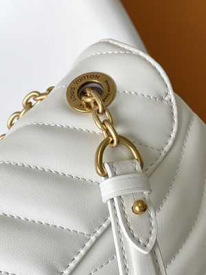LV Preloved Branded Bag M58549 New Wave Chain Bag