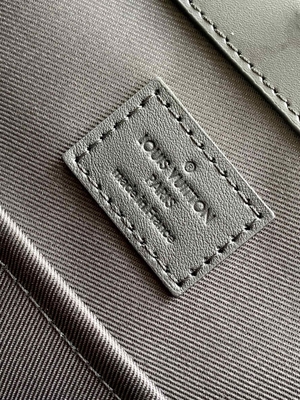 Mens Sac Plat Horizontal Zippé 24H M45571 Louis Vuitton Bag