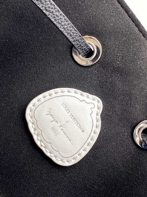 Ladies White Black NéOnoé MM Louis Vuitton Yayoi Kusama Handbag