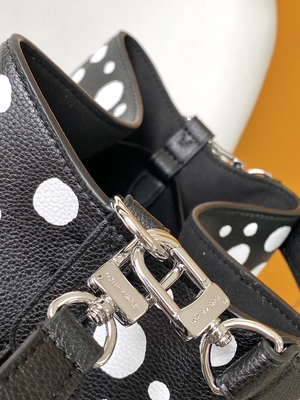 Ladies White Black NéOnoé MM Louis Vuitton Yayoi Kusama Handbag