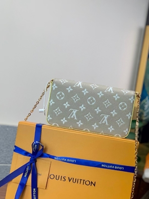 White Pochette Felicie LV Bag Spring In The City Monogram Empreinte