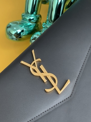 Embossed Saint Laurent Preloved Branded Bag Uptown Leather Clutch Grain De Poudre